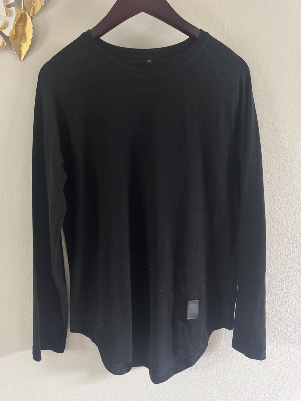 Men's Black Long-Sleeve Crewneck Shirt